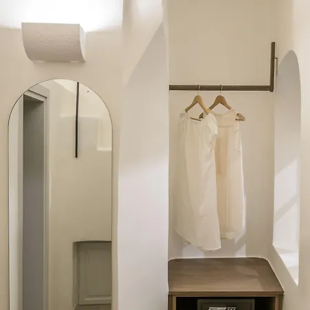 Enigma 4* Fira (Santorini)