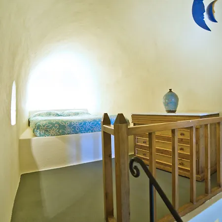 Enigma Apartmanhotel Fíra