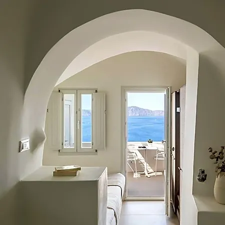 Enigma 4* Fira (Santorini)