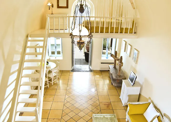 Enigma Apart Otel Fira (Santorini)