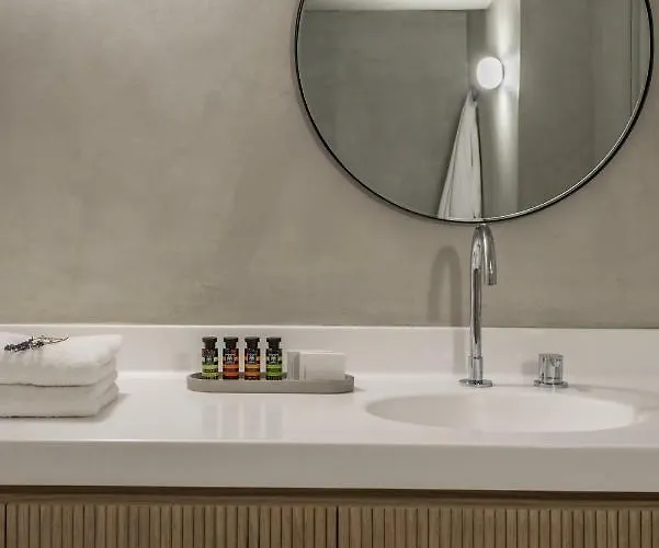 Enigma 4* Fira (Santorini)