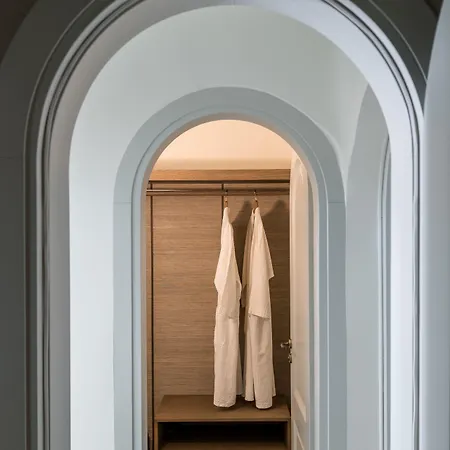 Enigma Aparthotel 4*