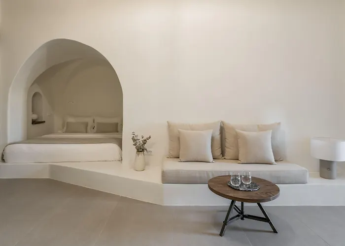 Enigma 4* Fira (Santorini)