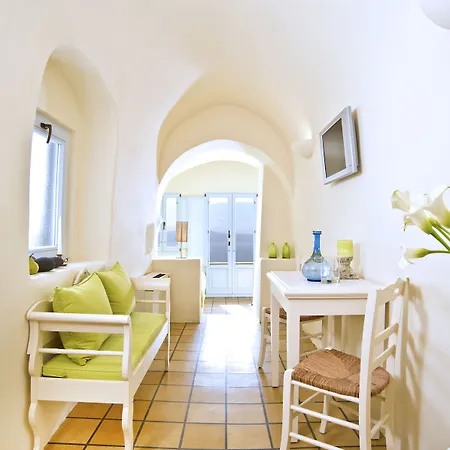 Enigma 4* Fira (Santorini)